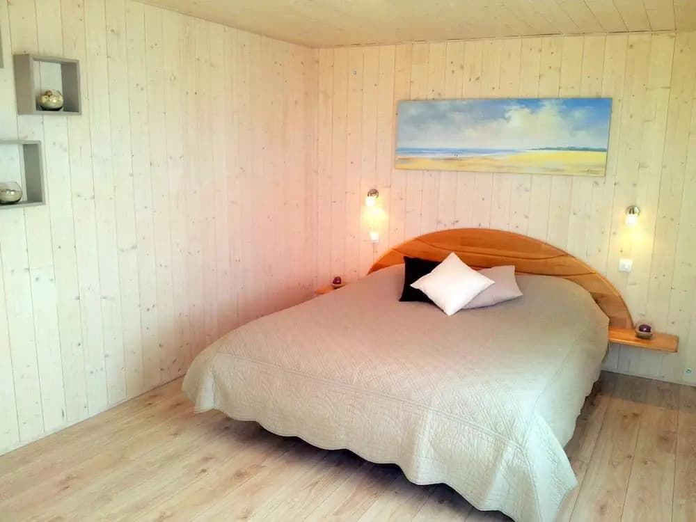 Holiday Home in Cleder Near Les Amiets Beach - Photo 4