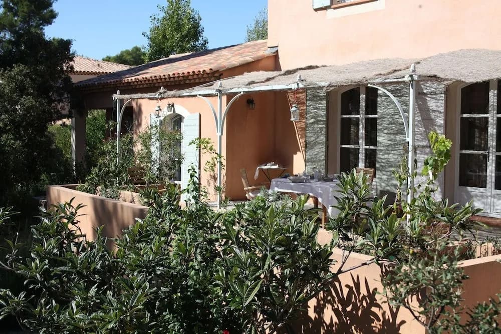 La Bastide De L'aube Chambre d hôtes - Photo 1