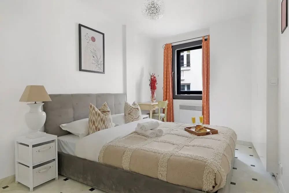 Stylish 2BR for 6 by Champs-Elysees - Miniature 6