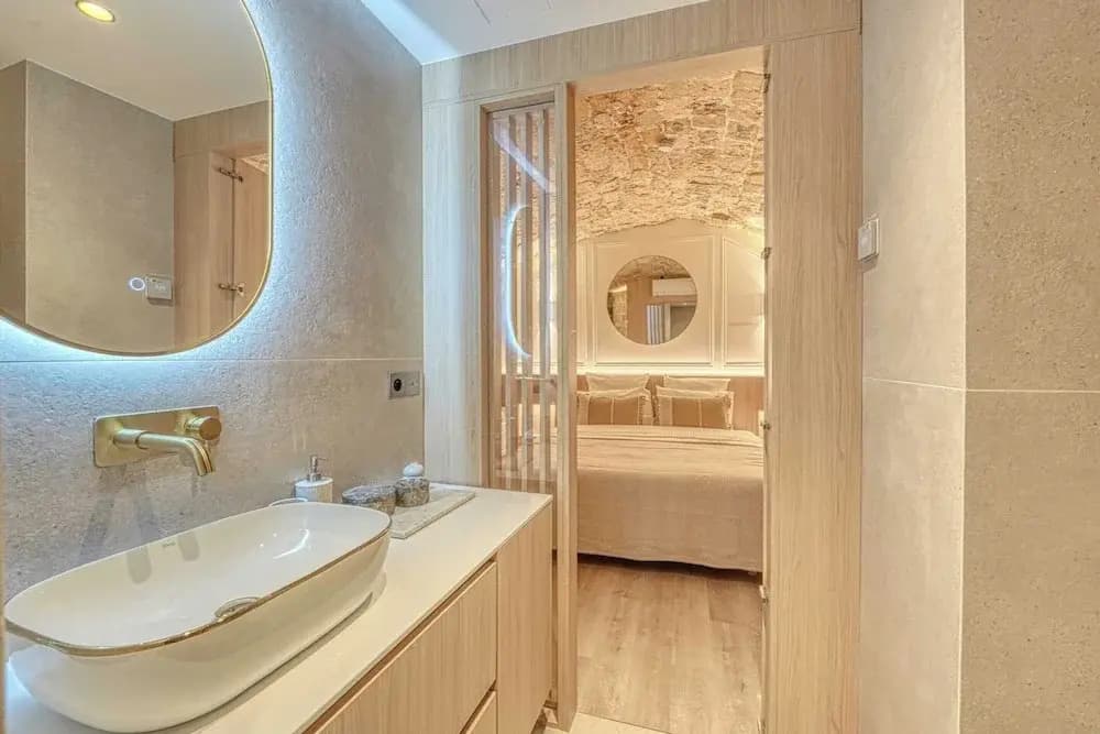 Central Historic Loft by Architect, Near Louvre - Miniature 8