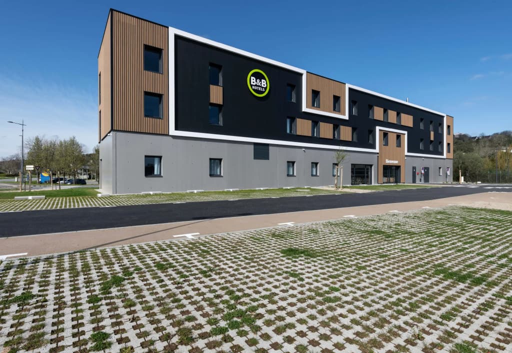B&B HOTEL Landerneau Bois Noir - Photo 1