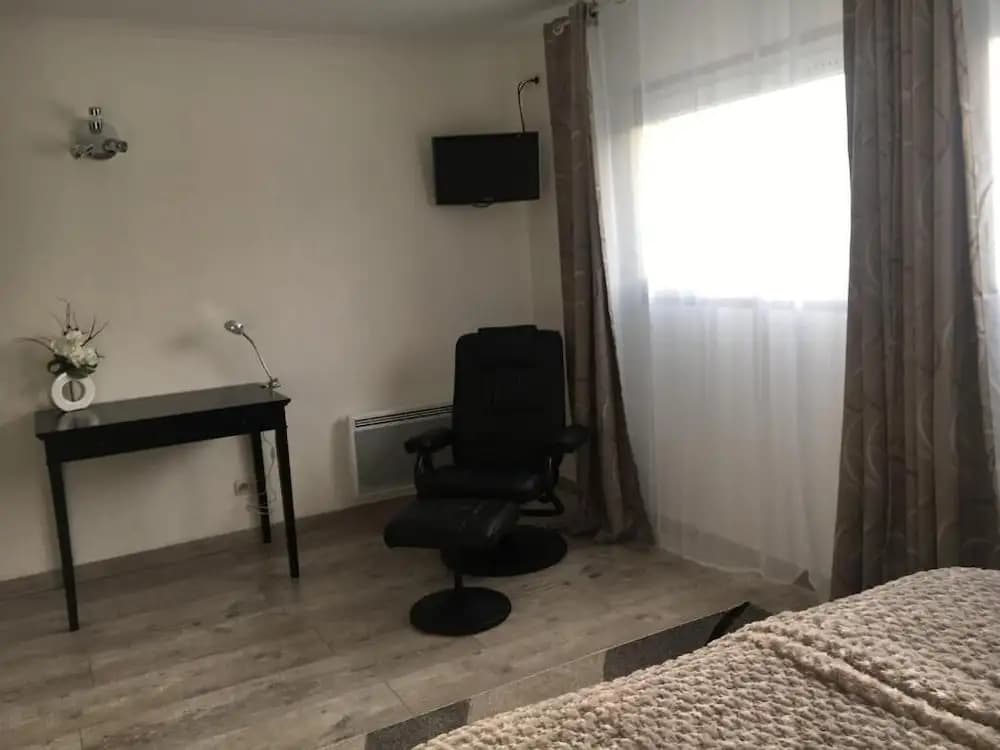 Hotel Mervil Airport - Photo 2
