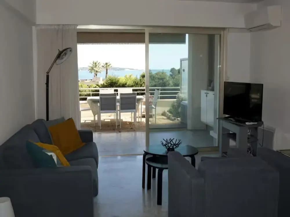 Sea View in Golfe-juan Near Cannes Beach - Photo 1