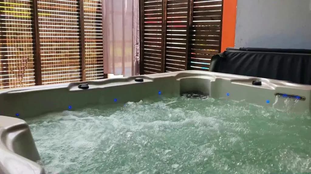 Appartement d'une chambre avec piscine partagee jacuzzi et terrasse a Sainte Marie a 5 km de la plage - Miniature 6