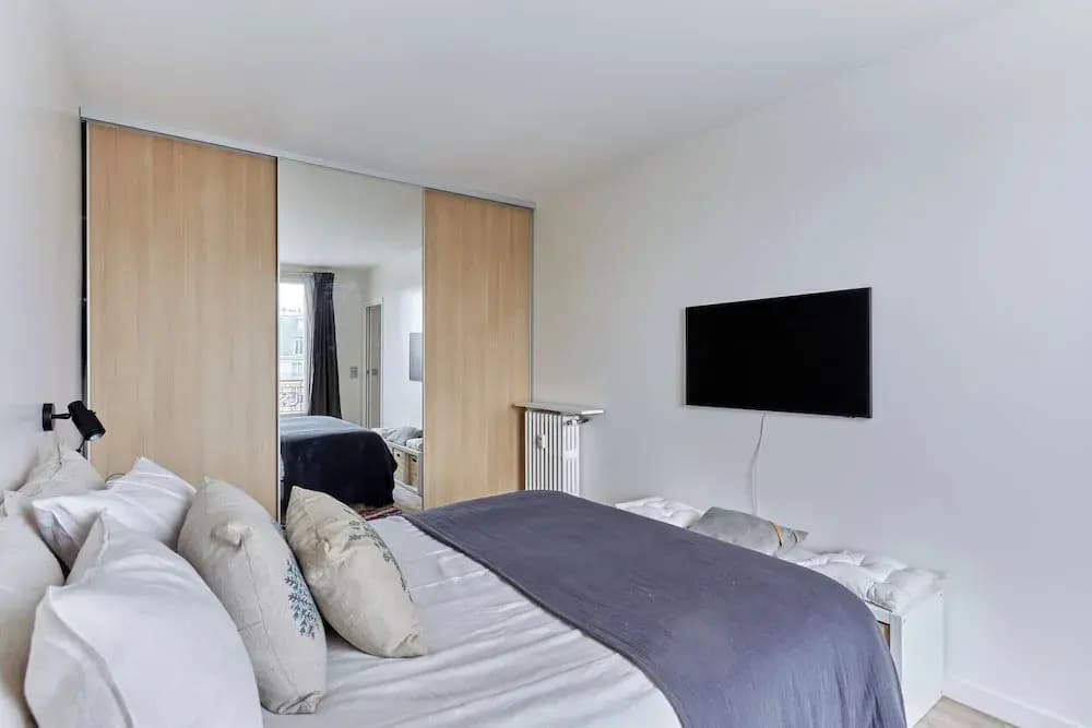 Charming Apartment 1 Bedroom Heart 16th in Paris - Photo 2