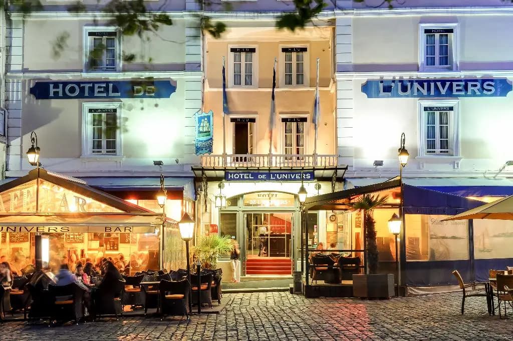 Hôtel de l'Univers - Photo 1