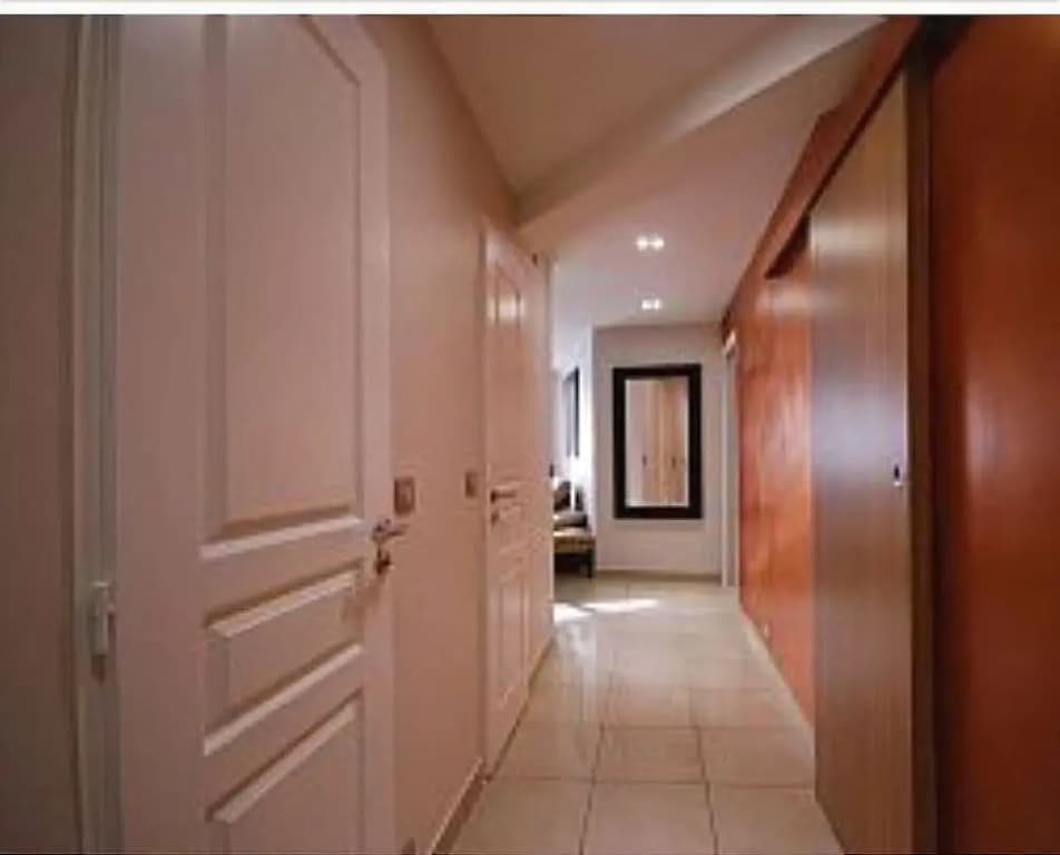Three Bedroom Carlton Cannes - Photo 4