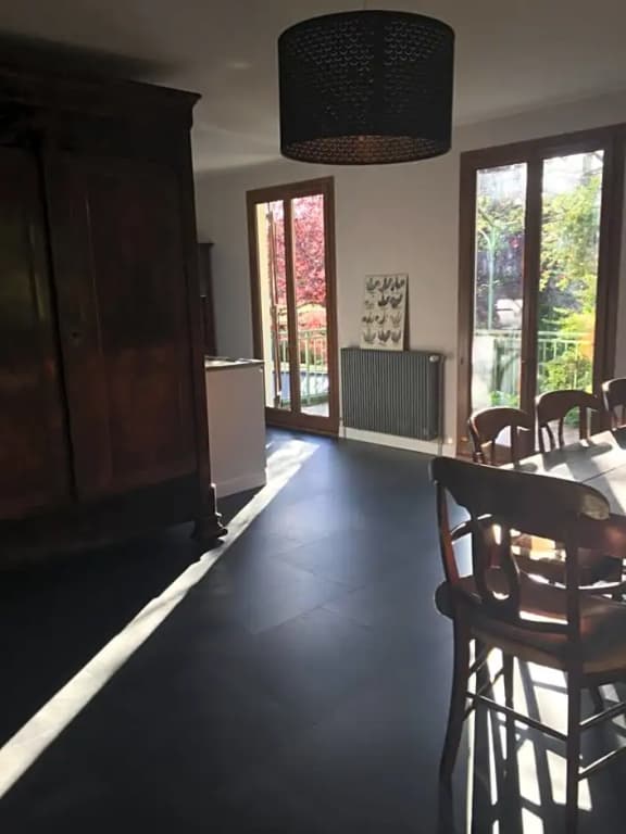 Sous la tour - Miniature 6