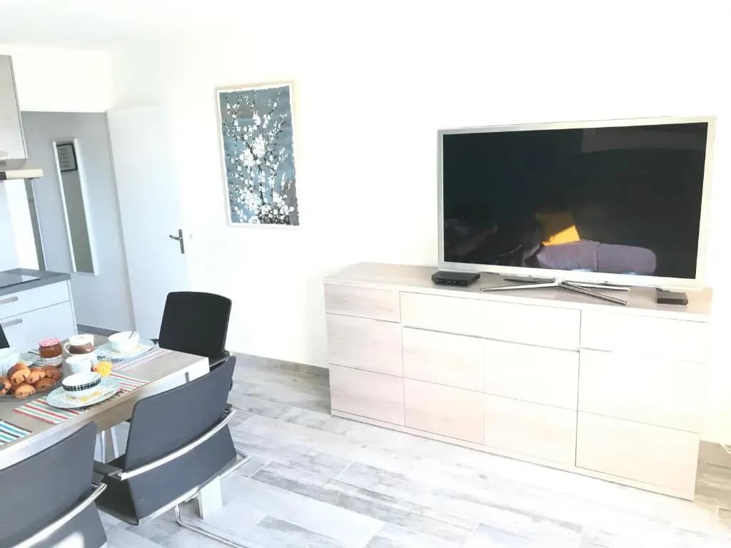 Appartement 3 pieces, refait a neuf, haut standing, piscine, mer a pieds - Photo 2