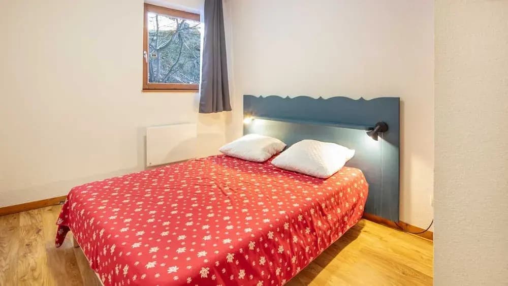 Stylish Alpine Stay for 6 Guests - Photo 3