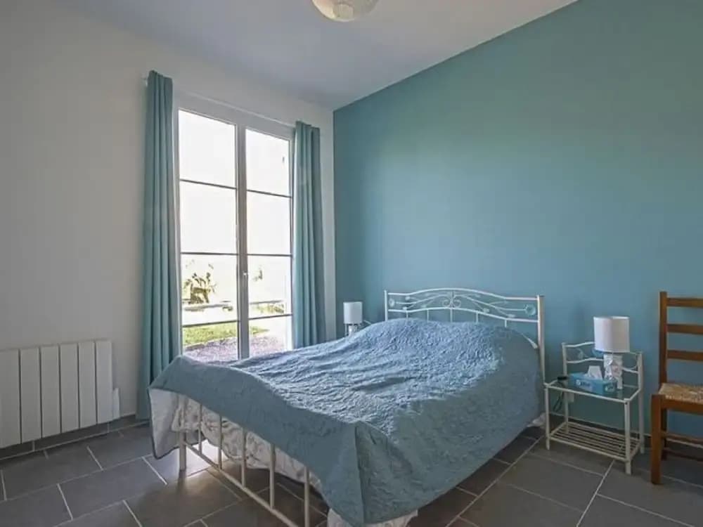 Bright Holiday Home With Garden - Photo 3