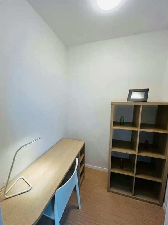 We Live In R - Suite 204 - Miniature 6