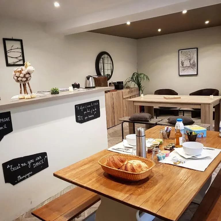 Chambres privées à Hautvillers, berceau du champagne avec salle de bain et toilettes incluses - Photo 3