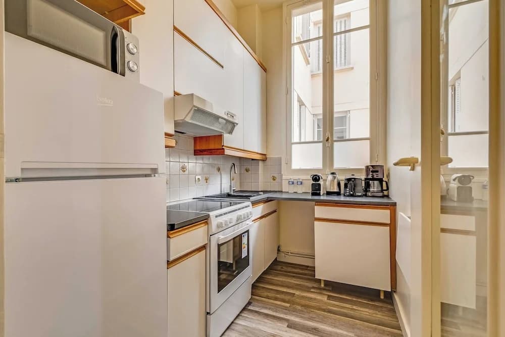 1bdr/2p Apt - Near Monceau et Arc de Triomphe - Miniature 8