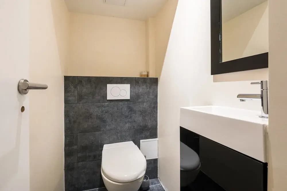 Spacious Apartment With 2 Rooms - Miniature 7