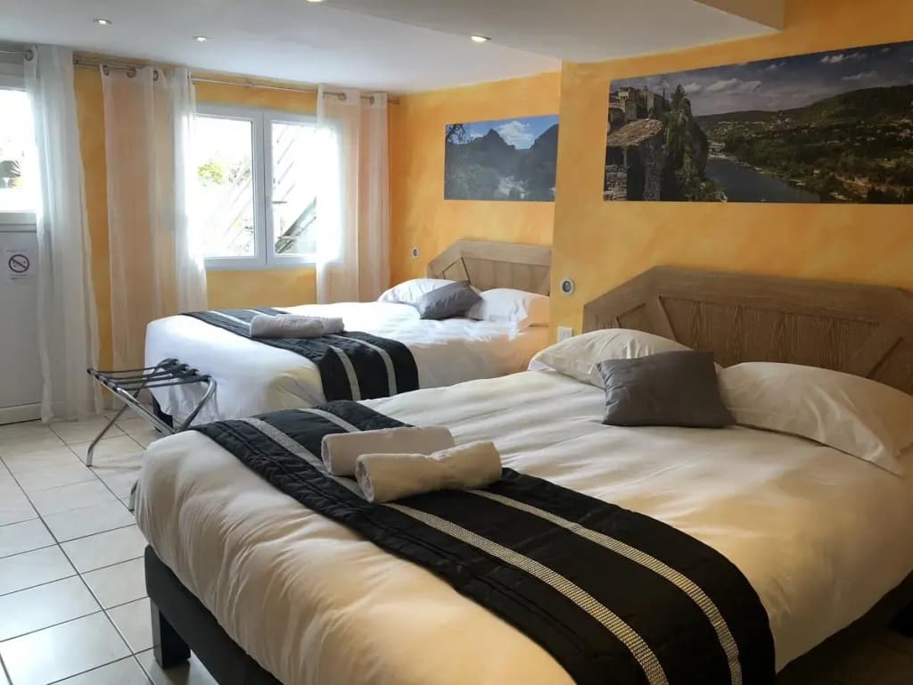 Logis Hotel Bellevue - Photo 1