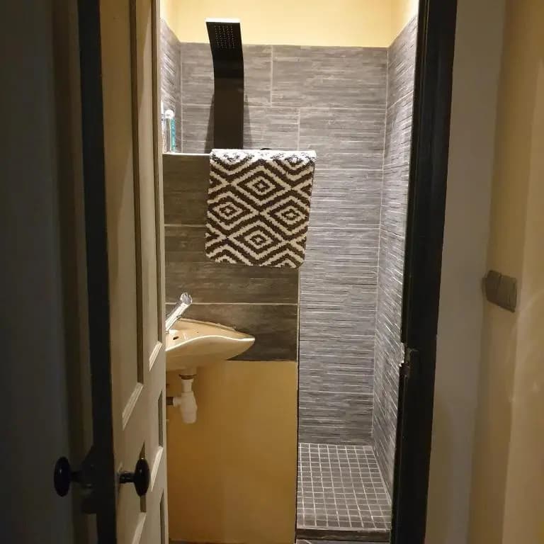 Appartement intra muros 8 personnes climatisé Wifi stationnement facile - Miniature 7
