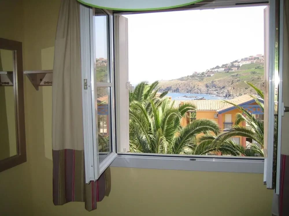Colorful Apartment With Balcony or Terrace 500m From the sea - Miniature 7