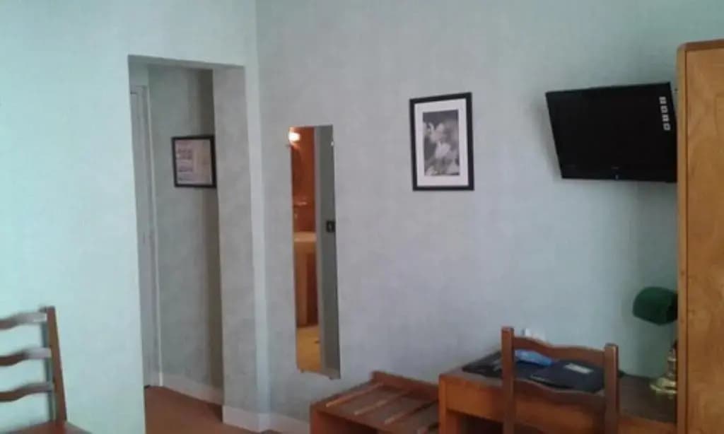 Crystal Hotel - Photo 5