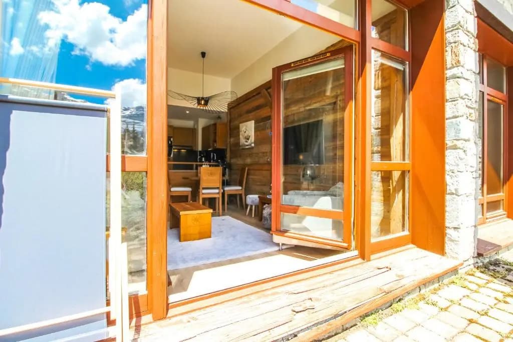 1-bed apartment in 5* Residence with mountain views, ski in, ski out - Miniature 7
