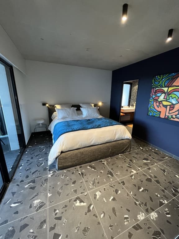 Suite 28 - Photo 4