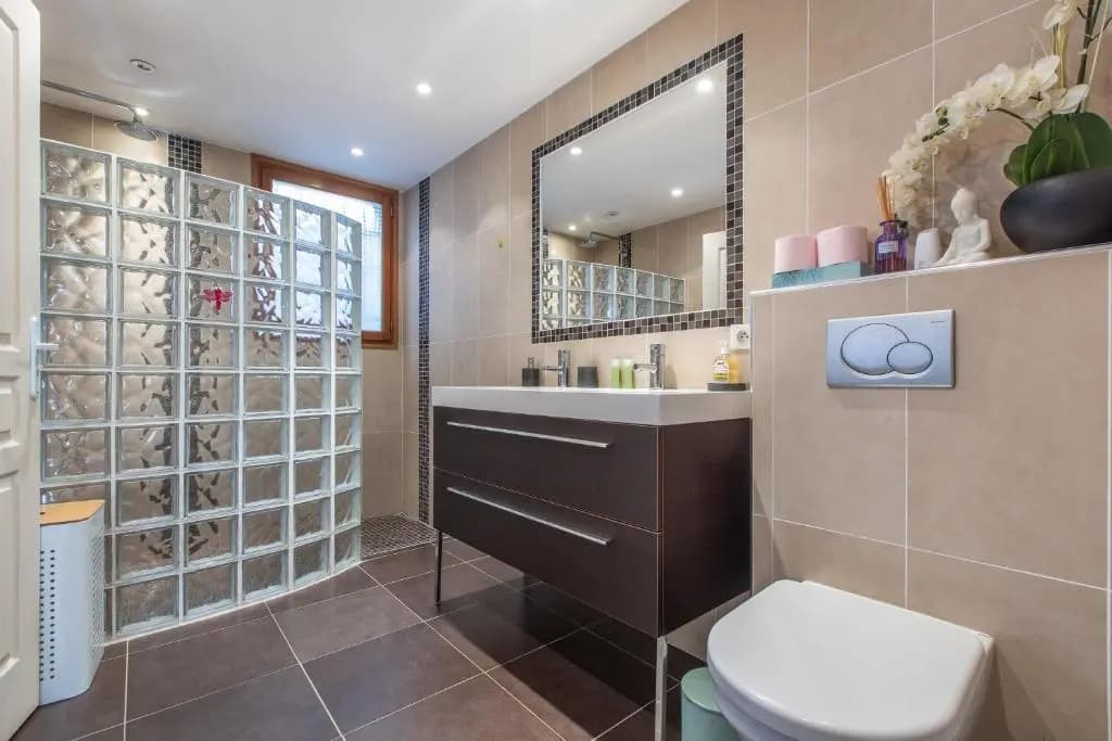 Quiet large 3-bedroom apartment with terrace, garden & incredible Mountain view - Miniature 8