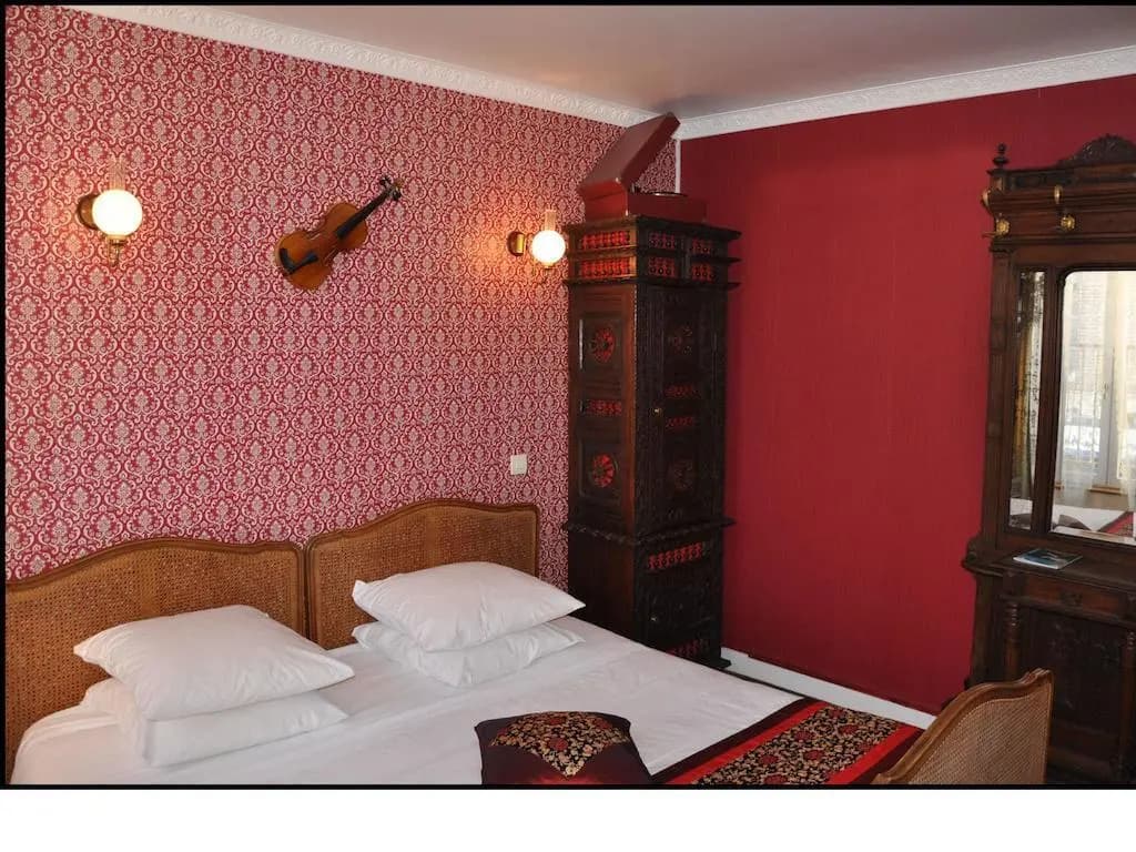 Detective Hotel - Photo 2