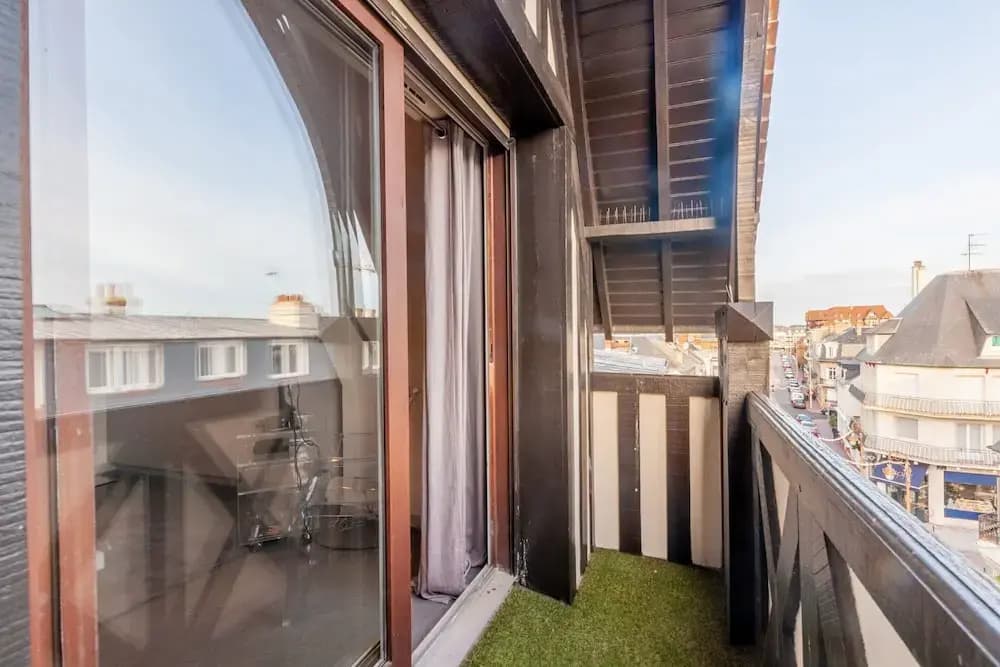 Apartment With Parking on Place de Morny - Miniature 6