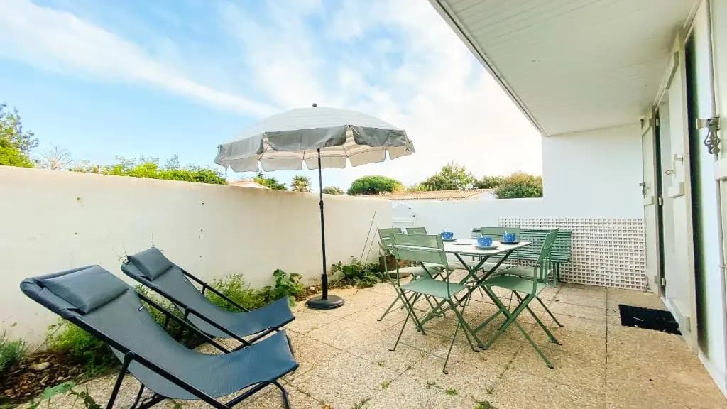Appartement dans résidence avec piscine - Miniature 8