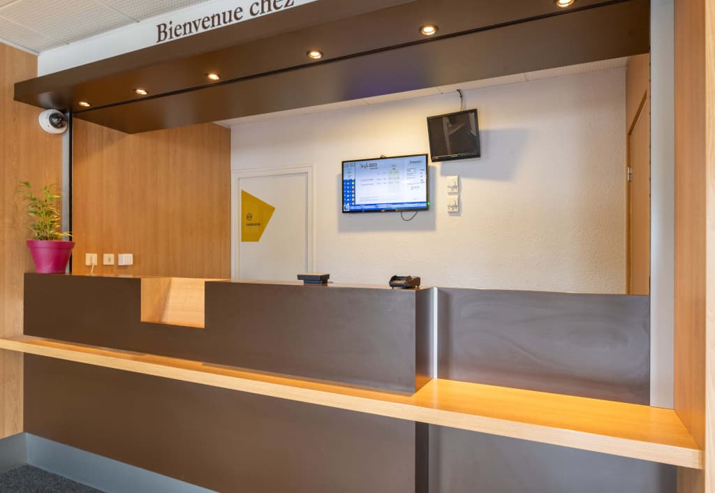 B&B HOTEL Lyon Grand Stade Meyzieu - Photo 2