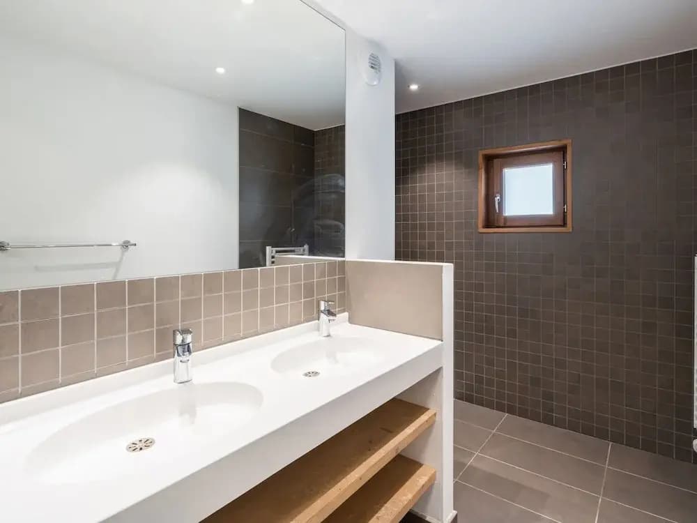 Chalet in Auris-en-oisans With Balcony Views - Miniature 8