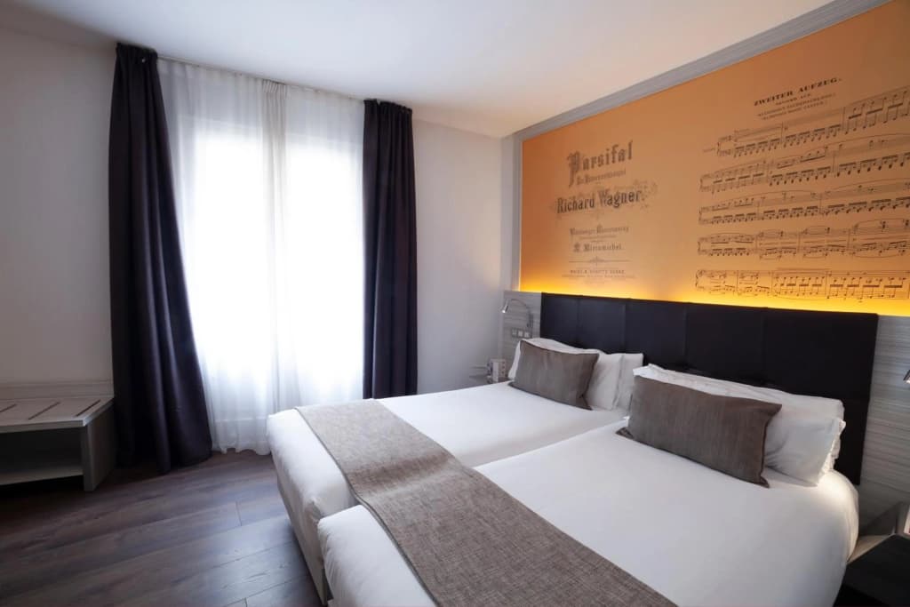 New Hotel Opera - Miniature 7