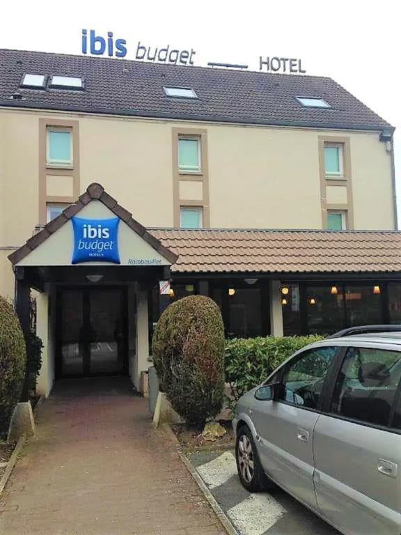 ibis budget Rambouillet - Photo 1