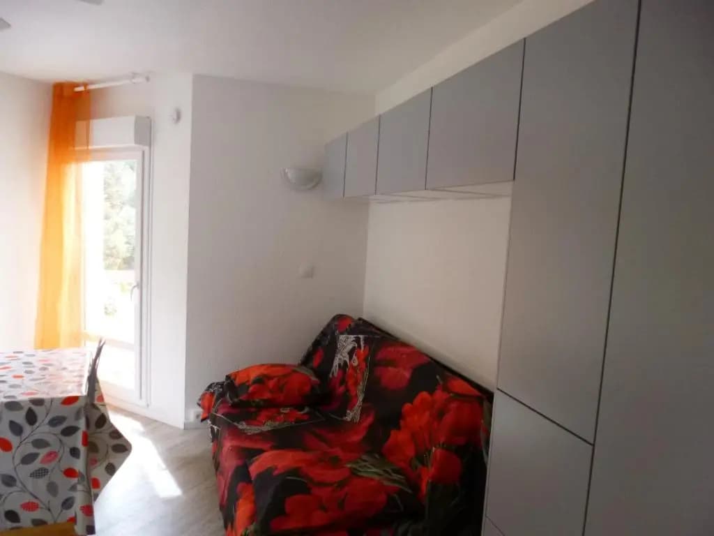 studio 23m² avec lit fixe en 140 et canapé clicclac - Photo 3