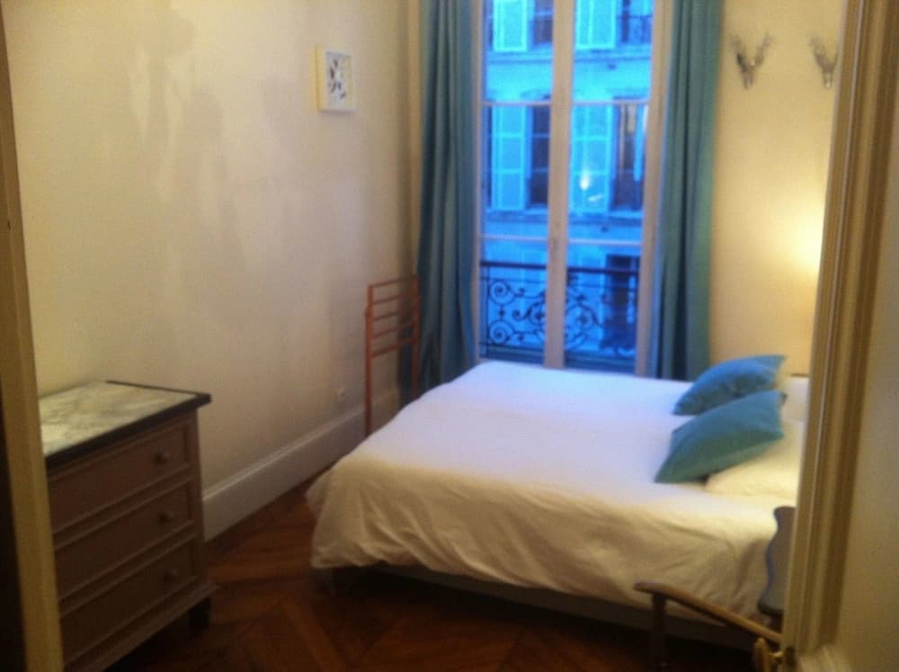 A Room In Paris - Photo 1