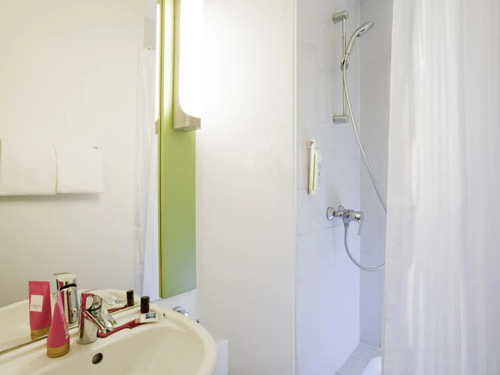 ibis budget Pontault Combault RN4 Marne la Vallée - Miniature 7