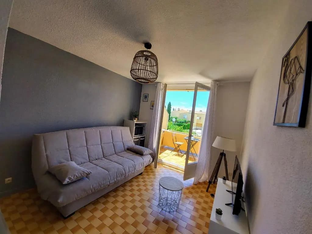 Coquet studio avec belle terrasse - Photo 3