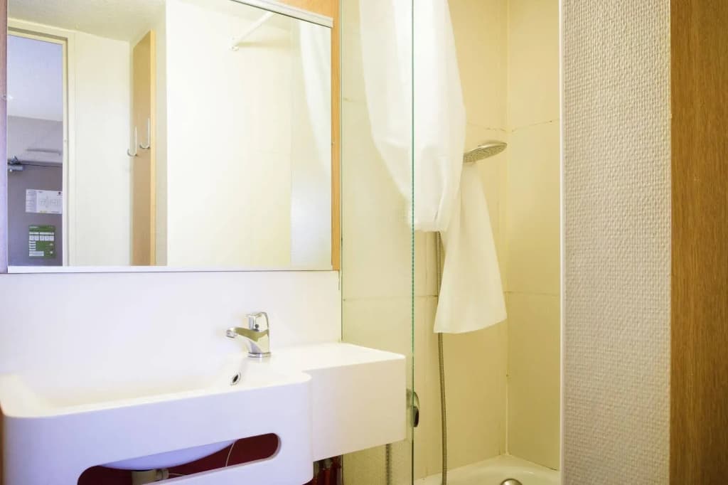 B&B HOTEL Saint-Brieuc - Miniature 8