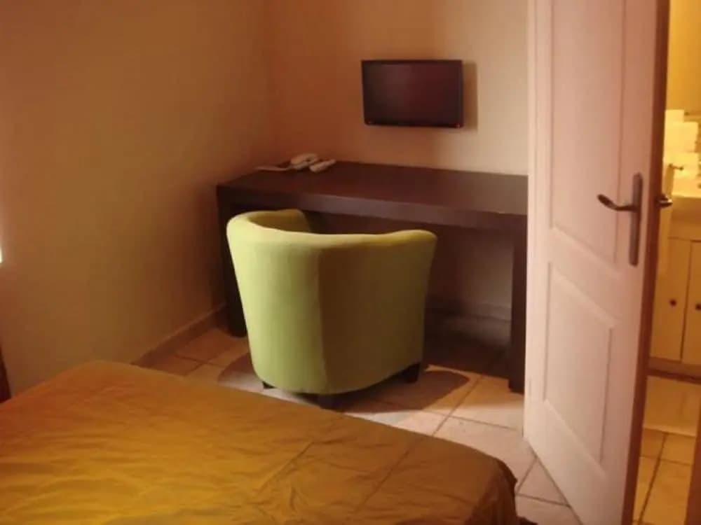Hotel La Maillane - Photo 4