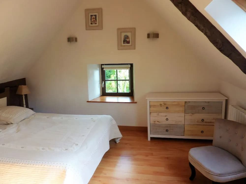 17th Century Breton Cottage With Modern Interior on the Edge of a Forest - Miniature 7
