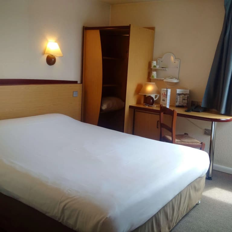 Hotel Campanile Livry Gargan - Miniature 6