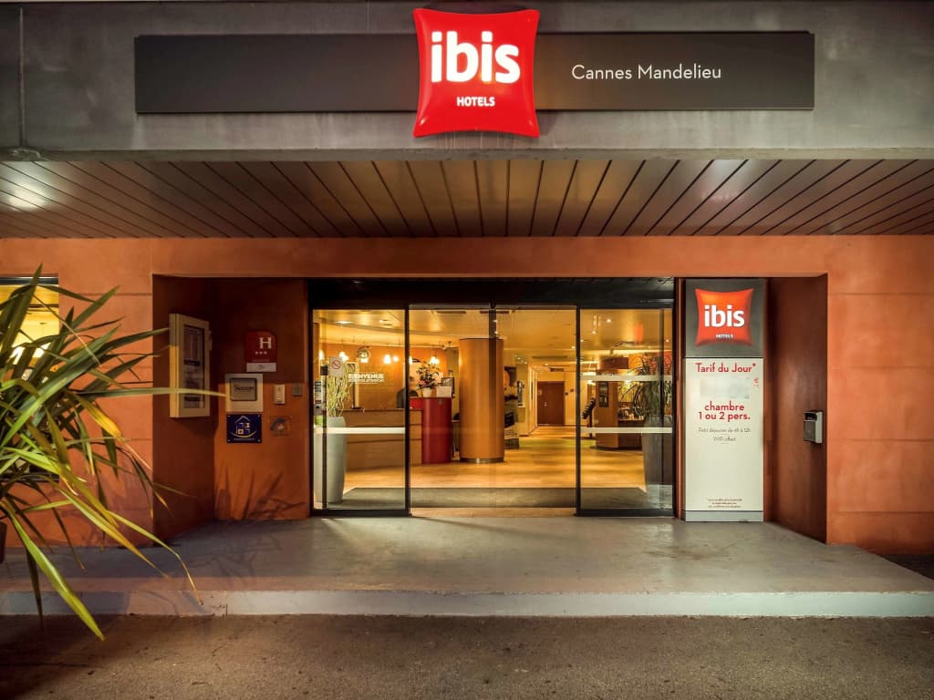 ibis Cannes Mandelieu - Photo 1