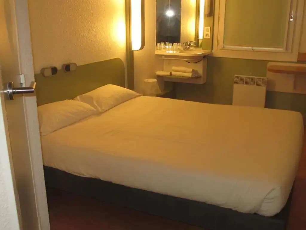 ibis Budget Aix Le Canet - Photo 4
