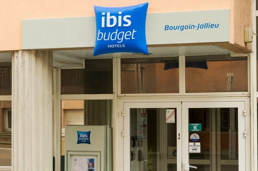 Ibis Budget Bourgoin Jallieu Centre - Photo 1