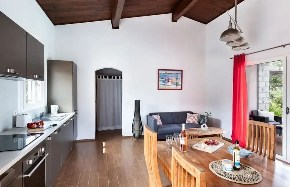 Villa Amelie With 2 Bedrooms and 2 Bathrooms - Miniature 8