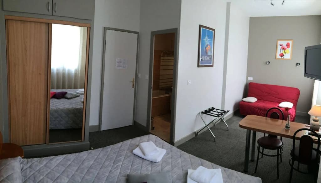 Aviation Hotel - Miniature 6