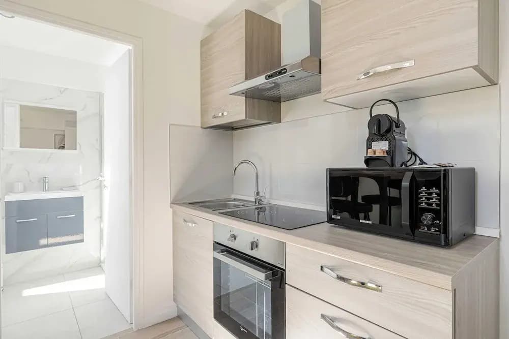 Cozy Apartment - Bright Skylight - Cannes Center - Miniature 6