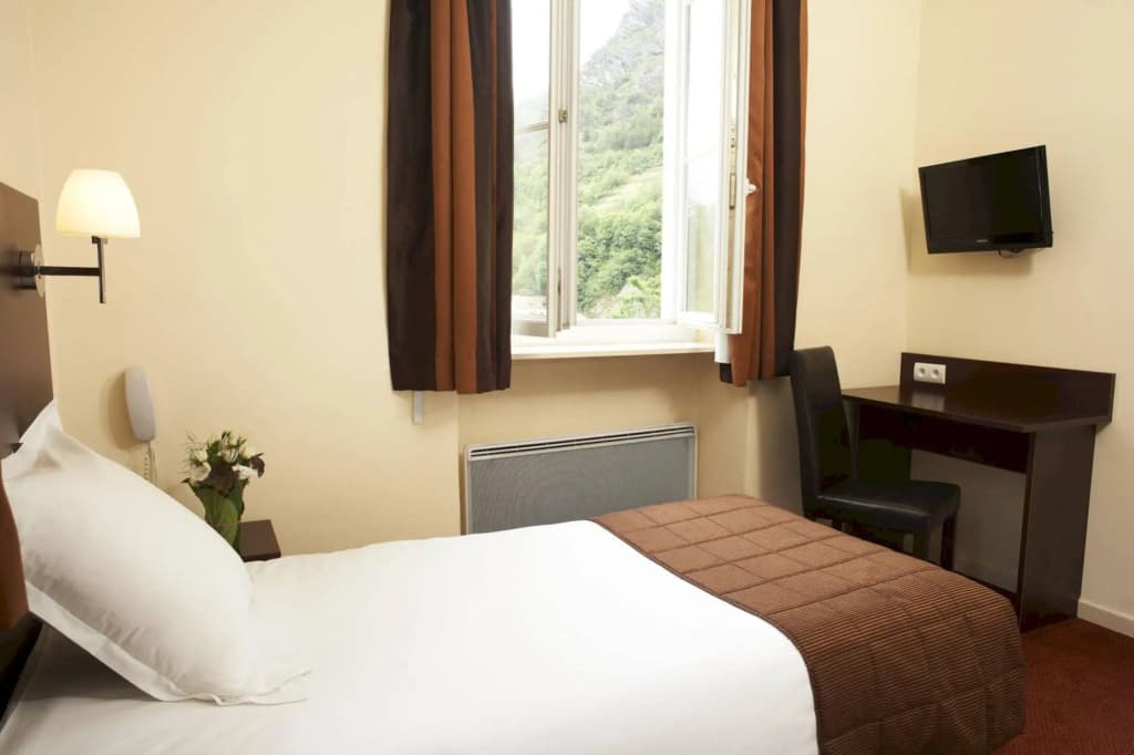 Savoy Hotel - Photo 4