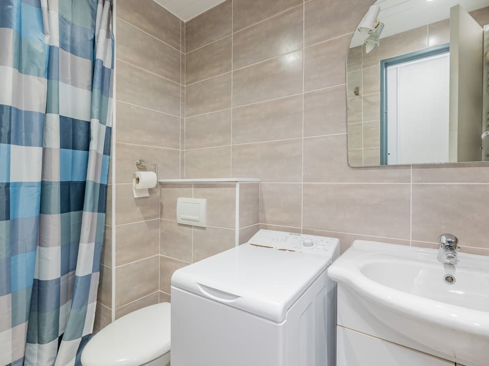 Cosy Apartment Near Sandy Beach - Miniature 8