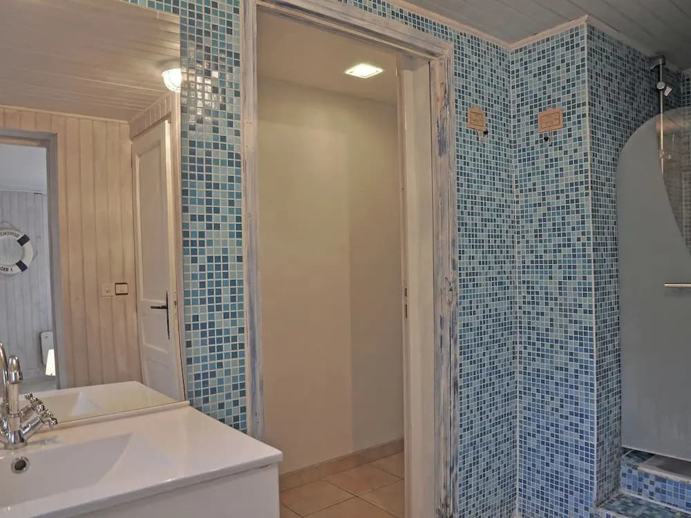 Villa in Frejus With Pool Near Beach - Miniature 8